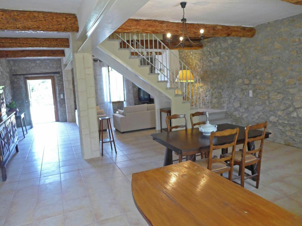 Cosy Holiday Home With Swimming Pool Montbrun-des-Corbières Szoba fotó